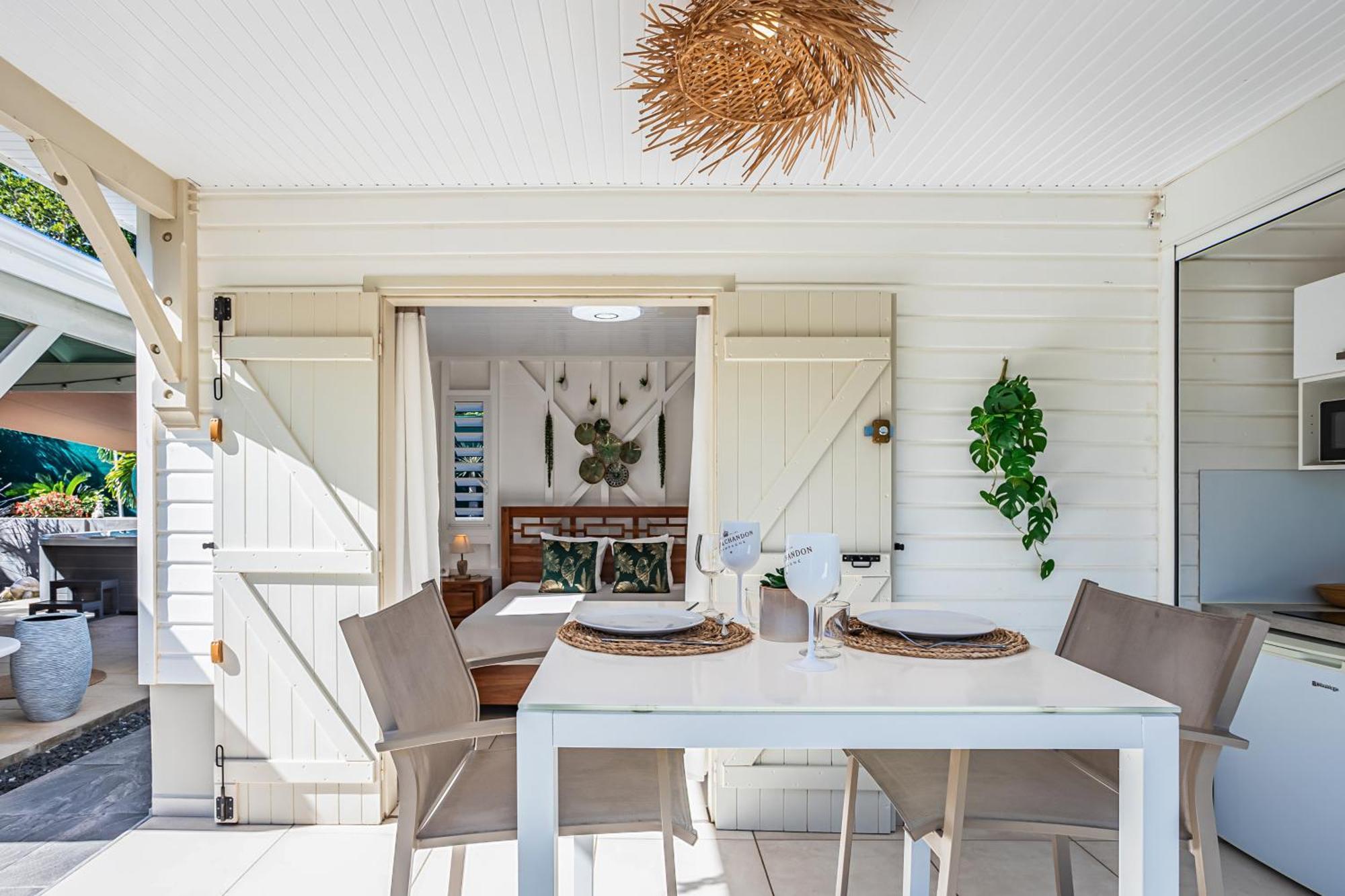 Magnifique Bungalow Et Jacuzzi Au Coeur Des Plages Le Moule Luaran gambar